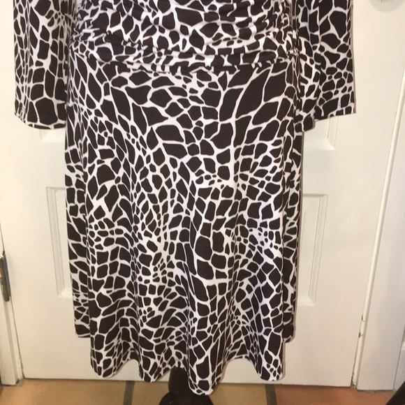 EN FOCUS STRIKING BL/WHITE ANIMAL PRINT DRESS  8P - Picture 3 of 12